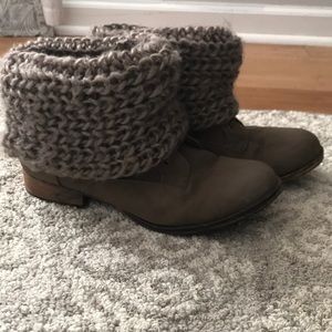 Light grey sweater booties